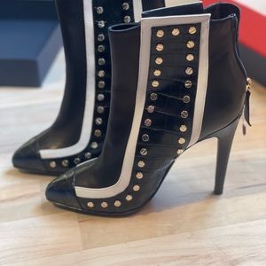 Aperlai Paris Ankle Boots Size 38 NIB